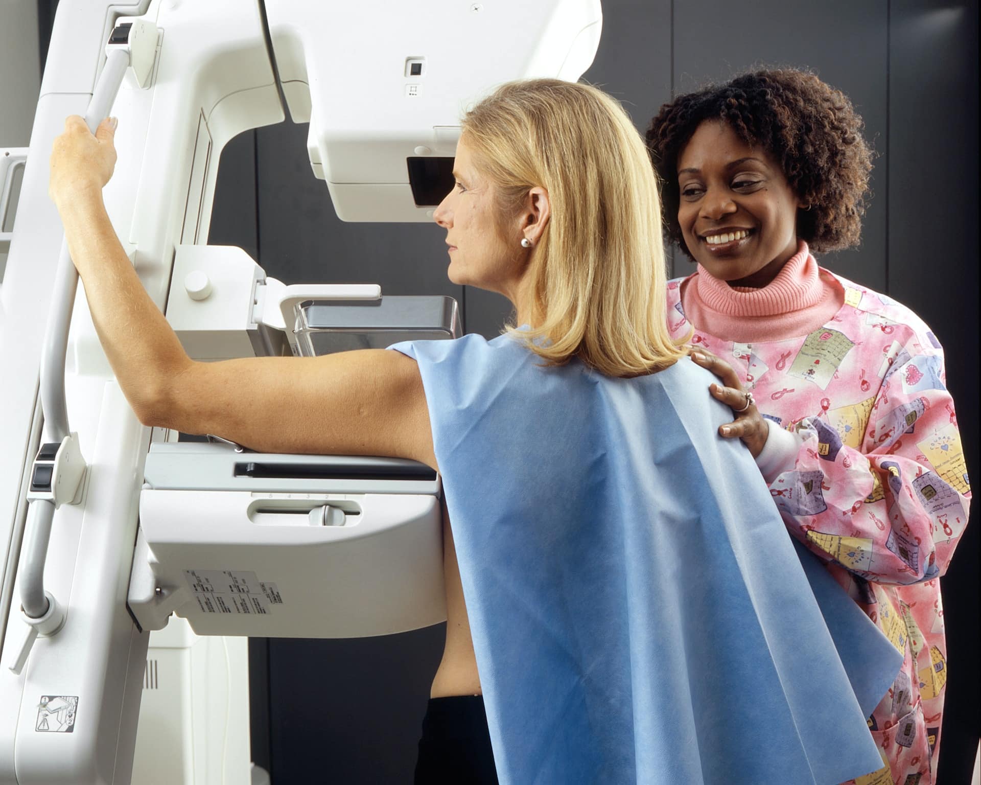Procedimiento de mamografía en midiagnostico.