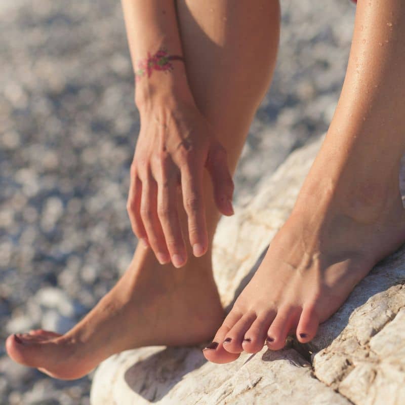 ¿Cuáles son las causas de la aparición de un bulto en el pie?