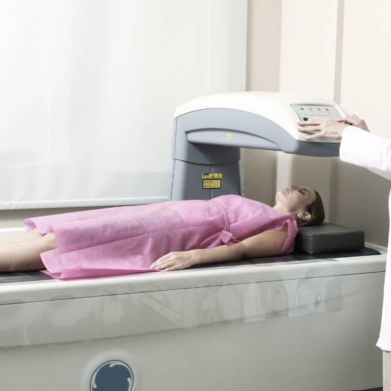 DEXA con dosis mínima de radiación ionizante.